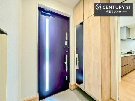 ���� �V���[�Y�{�b�N�X�t���Ȃ̂ŁA���ւ��Еt�����|�������₷���ł��I
�X�b�L���������ւŌ˂��J�����u�ԁA�������̂���S�n������Ԃ��o�}���Ă���܂��B