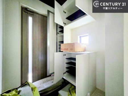 ���� �V���[�Y�{�b�N�X�t���Ȃ̂ŁA���ւ��Еt�����|�������₷���ł��I
�X�b�L���������ւŌ˂��J�����u�ԁA�������̂���S�n������Ԃ��o�}���Ă���܂��B