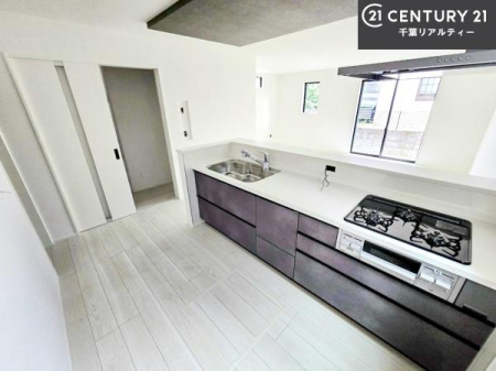 �L�b�`�� ��Ƃ肠�钲���X�y�[�X�ō�Ƃ����₷�����K�ȃL�b�`���ł��I
���q�l�ƈꏏ�ɂ��َq������y���߂�L�X�X�y�[�X�ł��B�y�����������ԂɂȂ肻���ł��ˁI