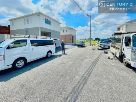 �O�ʓ��H�܂ތ��n�ʐ^ �S�䂭�܂Ō��n����������������悤�A�����ē��̂��p�ӂ������Ă���܂��B���C�y�ɂ��₢���킹�̏�A���z�̕�炵�ւ̈�������i�߂��������I