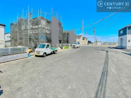 �O�ʓ��H�܂ތ��n�ʐ^ �S�䂭�܂Ō��n����������������悤�A�����ē��̂��p�ӂ������Ă���܂��B���C�y�ɂ��₢���킹�̏�A���z�̕�炵�ւ̈�������i�߂��������I