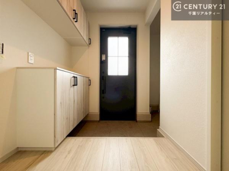 ���� �V���[�Y�{�b�N�X�t���Ȃ̂ŁA���ւ��Еt�����|�������₷���ł��I
�X�b�L���������ւŌ˂��J�����u�ԁA�������̂���S�n������Ԃ��o�}���Ă���܂��B