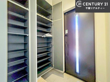 ���� �V���[�Y�{�b�N�X�t���Ȃ̂ŁA���ւ��Еt�����|�������₷���ł��I
�X�b�L���������ւŌ˂��J�����u�ԁA�������̂���S�n������Ԃ��o�}���Ă���܂��B