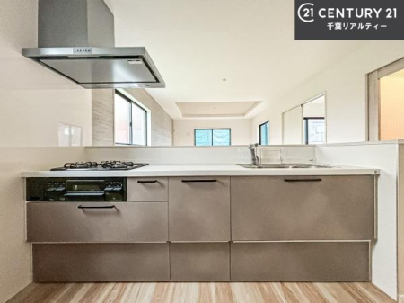 �L�b�`�� ���[�X�y�[�X���[�����Ă���A�L�b�`���܂�����������ƕۂ��Ȃ���A�L�X�Ƃ��������X�y�[�X���m�ہB���K�ȍ�Ɗ��ŁA�����̂����������X���[�Y�ɂ͂��ǂ�܂��B