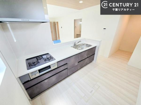 �L�b�`�� ��Ƃ肠�钲���X�y�[�X�ō�Ƃ����₷�����K�ȃL�b�`���ł��I
���q�l�ƈꏏ�ɂ��َq������y���߂�L�X�X�y�[�X�ł��B�y�����������ԂɂȂ肻���ł��ˁI