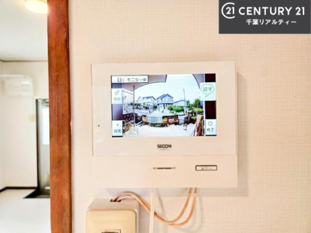 ���̑����� TV���j�^�[�t���C���^�[�z��������A�K��҂��f���Ŋm�F���Ă���Ή��ł��邽�߁A�h�Ɩʂ����S�ł��B���q�l�̂�����Ԏ��ɂ��S�����A���Ƒ��̈��S�E���S�ȕ�炵���T�|�[�g���܂��B