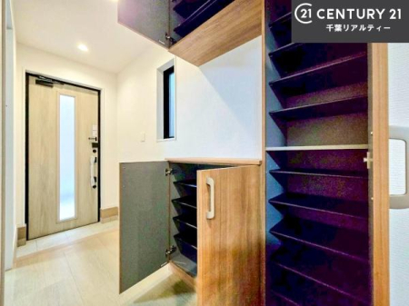 ���� �V���[�Y�{�b�N�X�t���Ȃ̂ŁA���ւ��Еt�����|�������₷���ł��I
�X�b�L���������ւŌ˂��J�����u�ԁA�������̂���S�n������Ԃ��o�}���Ă���܂��B