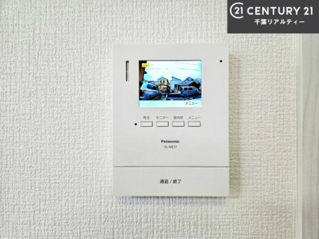 ���̑����� TV���j�^�[�t���C���^�[�z��������A�K��҂��f���Ŋm�F���Ă���Ή��ł��邽�߁A�h�Ɩʂ����S�ł��B���q�l�̂�����Ԏ��ɂ��S�����A���Ƒ��̈��S�E���S�ȕ�炵���T�|�[�g���܂��B