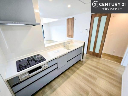 �L�b�`�� ��Ƃ肠�钲���X�y�[�X�ō�Ƃ����₷�����K�ȃL�b�`���ł��I
���q�l�ƈꏏ�ɂ��َq������y���߂�L�X�X�y�[�X�ł��B�y�����������ԂɂȂ肻���ł��ˁI