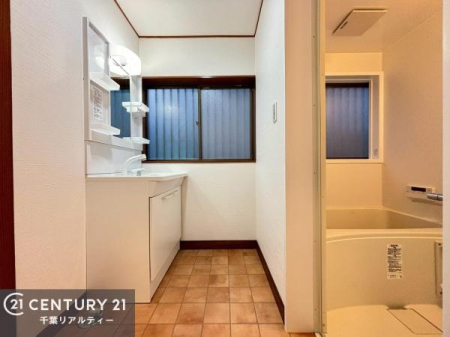 ���ʑ�E���ʏ� �g�Ȃ�𐮂�����ʏ��́A���������厖�ł��I������̐������̂��镵�͋C�����o�I�C�����悭���g�����������܂��B�L�X�����X�y�[�X���������ł��ˁI
