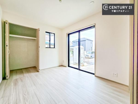 �q������ ���[�X�y�[�X�����Ă��܂��I�������X�b�L�����ڂ��鎖���ł��܂��ˁB
�Ƌ��I�΂Ȃ��V���v���ȃf�U�C���ׁ̈A�Ƌ��I�΂����C�ɓ���̋�ԍ�肪�ł������ł��ˁB