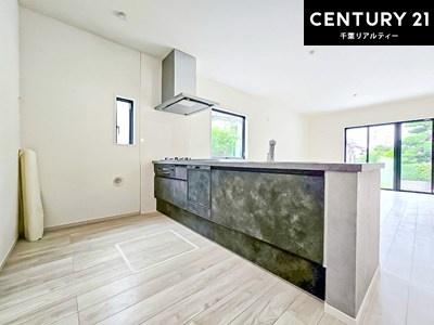 �L�b�`�� ��Ƃ肠�钲���X�y�[�X�ō�Ƃ����₷�����K�ȃL�b�`���ł��I
���q�l�ƈꏏ�ɂ��َq������y���߂�L�X�X�y�[�X�ł��B�y�����������ԂɂȂ肻���ł��ˁI