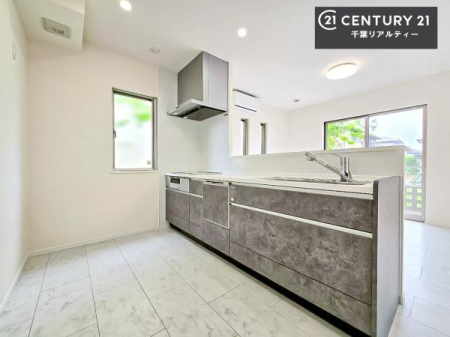 �L�b�`�� ��Ƃ肠�钲���X�y�[�X�ō�Ƃ����₷�����K�ȃL�b�`���ł��I
���q�l�ƈꏏ�ɂ��َq������y���߂�L�X�X�y�[�X�ł��B�y�����������ԂɂȂ肻���ł��ˁI