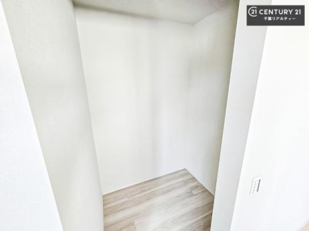 ���[ �E�H�[�N�C���N���[�[�b�g�t���ł��B��������̂��m���Ȃǂ����[���Ă��������ł��ˁI���ɂ���@�������ȂǋG�ߕ��̑傫�ȉƓd�����[�ł��܂��I