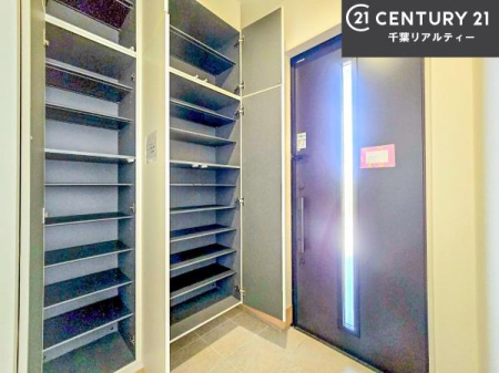 ���� �V���[�Y�{�b�N�X�t���Ȃ̂ŁA���ւ��Еt�����|�������₷���ł��I
�X�b�L���������ւŌ˂��J�����u�ԁA�������̂���S�n������Ԃ��o�}���Ă���܂��B