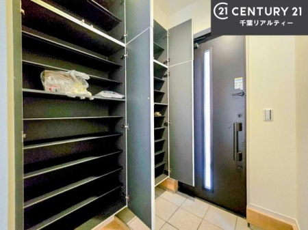 ���� �V���[�Y�{�b�N�X�t���Ȃ̂ŁA���ւ��Еt�����|�������₷���ł��I
�X�b�L���������ւŌ˂��J�����u�ԁA�������̂���S�n������Ԃ��o�}���Ă���܂��B