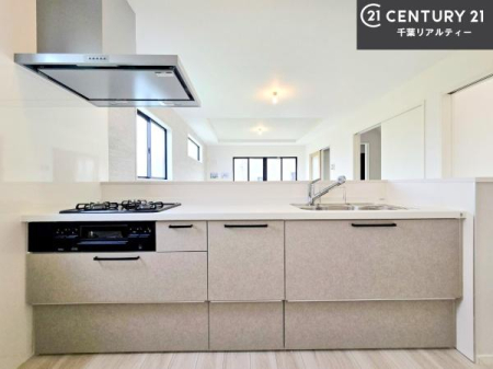 �L�b�`�� ���[�X�y�[�X���[�����Ă���A�L�b�`���܂�����������ƕۂ��Ȃ���A�L�X�Ƃ��������X�y�[�X���m�ہB���K�ȍ�Ɗ��ŁA�����̂����������X���[�Y�ɂ͂��ǂ�܂��B