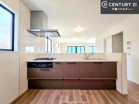�L�b�`�� ���[�X�y�[�X���[�����Ă���A�L�b�`���܂�����������ƕۂ��Ȃ���A�L�X�Ƃ��������X�y�[�X���m�ہB���K�ȍ�Ɗ��ŁA�����̂����������X���[�Y�ɂ͂��ǂ�܂��B