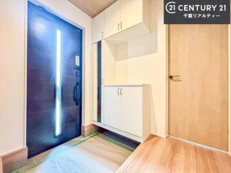 ���� �V���[�Y�{�b�N�X�t���B���ւ��Еt�����|�������₷���ł��I
�X�b�L���������ւŌ˂��J�����u�ԁA�������̂���S�n������Ԃ��o�}���Ă���܂��B