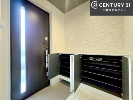 ���� �V���[�Y�{�b�N�X�t���Ȃ̂ŁA���ւ��Еt�����|�������₷���ł��I
�X�b�L���������ւŌ˂��J�����u�ԁA�������̂���S�n������Ԃ��o�}���Ă���܂��B