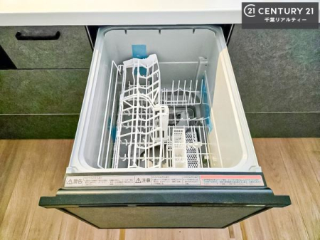 �L�b�`�� �H��@�t���̃L�b�`���ł��I�Z���������r��h�~�Ƃ��đ�ϊ��􂷂�֗��Ȏd�l�ł��I�r���g�C���Ȃ̂ŃL�b�`���̏ꏊ����炸�����X�y�[�X���L���g�����Ƃ��o���܂��I