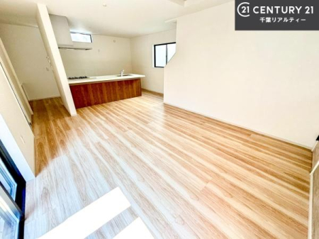 ���r���O �S�n�ǂ����r���O�͉Ƒ������R�ƏW�܂�܂��B�Ƒ��c�R�̎��Ԃ����������ł��B���Ƒ��ƁA����w�[���������Ԃ��߂��������ł��ˁB
