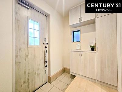 ���� �V���[�Y�{�b�N�X�t���Ȃ̂ŁA���ւ��Еt�����|�������₷���ł��I
�X�b�L���������ւŌ˂��J�����u�ԁA�������̂���S�n������Ԃ��o�}���Ă���܂��B