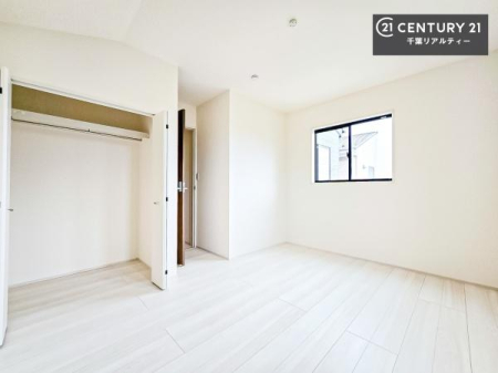 �q������ ���[�X�y�[�X�����Ă��܂��I�������X�b�L�����ڂ��鎖���ł��܂��ˁB
�Ƌ��I�΂Ȃ��V���v���ȃf�U�C���ׁ̈A�Ƌ��I�΂����C�ɓ���̋�ԍ�肪�ł������ł��ˁB