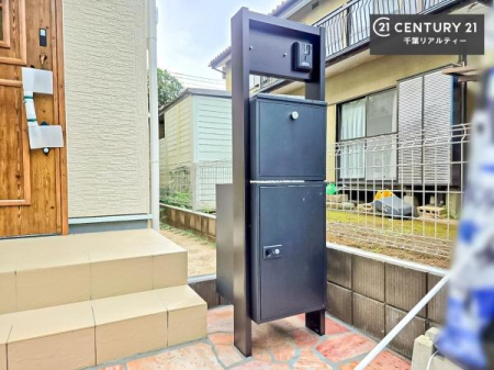 ���̑� �|�X�g��̌^��z�{�b�N�X�I���֎�����������茩���A�Ĕz�B�̃X�g���X�Ȃ��ו����m���Ɏ󂯎���_���ő�̓����ł��B�h�Ɛ��������A��^���[���ւɂ��Ή��\�I