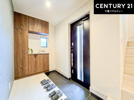 ���� �V���[�Y�{�b�N�X�t���Ȃ̂ŁA���ւ��Еt�����|�������₷���ł��I
�X�b�L���������ւŌ˂��J�����u�ԁA�������̂���S�n������Ԃ��o�}���Ă���܂��B