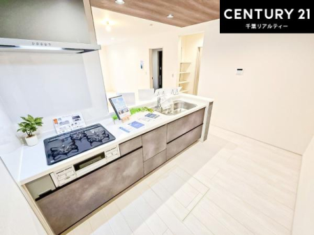 �L�b�`�� ��l�C�̑Ζʎ��V�X�e���L�b�`�����̗p���Ă��܂��I���Ƒ��̃R�~���j�P�[�V���������R�Ƒ�����݌v�ł��B
���q�l�ɂ��ڂ��͂��̂Ŋ������ł��ˁI�L�X�g���ĉ��K�ō�Ƃ��i�݂܂��B