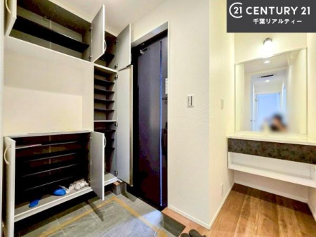 ���� �V���[�Y�{�b�N�X�t���Ȃ̂ŁA���ւ��Еt�����|�������₷���ł��I
�X�b�L���������ւŌ˂��J�����u�ԁA�������̂���S�n������Ԃ��o�}���Ă���܂��B