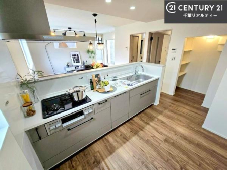 �L�b�`�� ��Ƃ肠�钲���X�y�[�X�ō�Ƃ����₷�����K�ȃL�b�`���ł��I
���q�l�ƈꏏ�ɂ��َq������y���߂�L�X�X�y�[�X�ł��B�y�����������ԂɂȂ肻���ł��ˁI