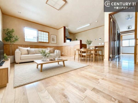 ���r���O �Ƌ��CG�p�[�X�ł��B��؂ȉƑ����W�܂邩�炱��LDK�ɂ͂�����肽���B
�q�����������C�ɏ΂��Ȃ��瑖�����Ă���p�����������u�L���Ƃɂ��ėǂ������v�Ǝv���u�Ԃł��B