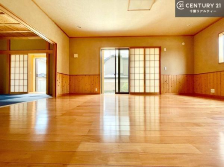 ���r���O �S�n�ǂ����r���O�͉Ƒ������R�ƏW�܂�܂��B�Ƒ��c�R�̎��Ԃ����������ł��B���Ƒ��ƁA����w�[���������Ԃ��߂��������ł��ˁB���邭�J���I�ȋ�Ԃł��B