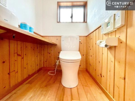 �g�C�� �����݂̂��邨�����ȃg�C����ԁB�V���v���Ȓ��ɂ��f�U�C�������������闎�����������͋C�ł��B