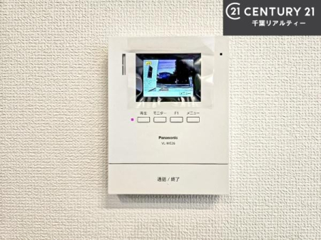 ���̑����� TV���j�^�[�t���C���^�[�z��������A�K��҂��f���Ŋm�F���Ă���Ή��ł��邽�߁A�h�Ɩʂ����S�ł��B���q�l�̂�����Ԏ��ɂ��S�����A���Ƒ��̈��S�E���S�ȕ�炵���T�|�[�g���܂��B