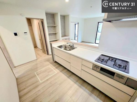 �L�b�`�� ��Ƃ肠�钲���X�y�[�X�ō�Ƃ����₷�����K�ȃL�b�`���ł��I
���q�l�ƈꏏ�ɂ��َq������y���߂�L�X�X�y�[�X�ł��B�y�����������ԂɂȂ肻���ł��ˁI