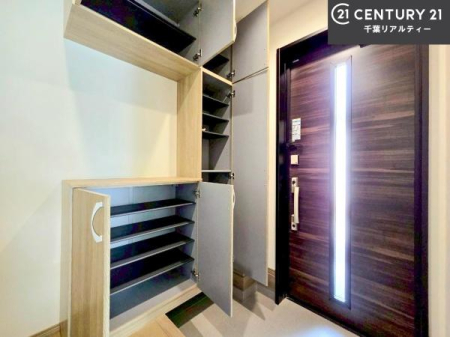 ���� �V���[�Y�{�b�N�X�t���Ȃ̂ŁA���ւ��Еt�����|�������₷���ł��I
�X�b�L���������ւŌ˂��J�����u�ԁA�������̂���S�n������Ԃ��o�}���Ă���܂��B