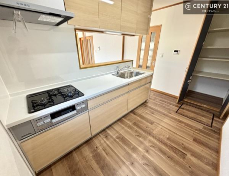 �L�b�`�� ��Ƃ����₷���V�X�e���L�b�`���ł��I���[���t���Ă���̂ŁA�����X�y�[�X�ɕ���u���Ȃ��čς݂܂��I
�L�X�g���āA���K�ɍ�Ƃ��ł��܂��I