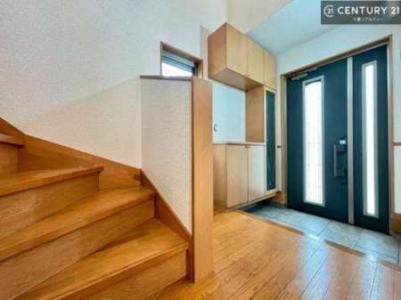 ���� �V���[�Y�{�b�N�X�t���Ȃ̂ŁA���ւ��Еt�����|�������₷���ł��I
�X�b�L���������ւŌ˂��J�����u�ԁA�������̂���S�n������Ԃ��o�}���Ă���܂��B