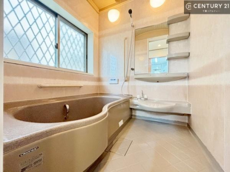 ���� �������������l�̕��͋C�̃o�X���[���́A�����o�Ă��ăo�X�^�C�����[���I
���d���撣���Ă��邲�J���ɂ��D�݂̓����̓����܂����āA�y����ł݂Ă͂������ł��傤���H
