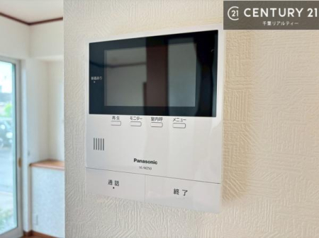 ���̑����� TV���j�^�[�t���C���^�[�z��������A�K��҂��f���Ŋm�F���Ă���Ή��ł��邽�߁A�h�Ɩʂ����S�ł��B���q�l�̂�����Ԏ��ɂ��S�����A���Ƒ��̈��S�E���S�ȕ�炵���T�|�[�g���܂��B