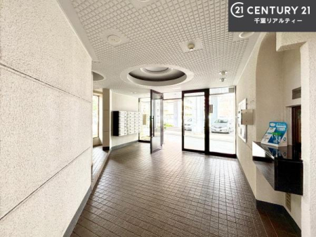 �G���g�����X �z������̗ǂ��G���g�����X�́A���Ƒ��₨�q�l���������}���Ă���܂��B
�����̕�炵�ɐS�n�悳�������炵�Ă�����Ԃł��B