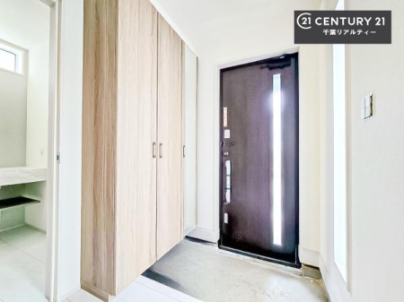 ���� �V���[�Y�{�b�N�X�t���Ȃ̂ŁA���ւ��Еt�����|�������₷���ł��I
�X�b�L���������ւŌ˂��J�����u�ԁA�������̂���S�n������Ԃ��o�}���Ă���܂��B