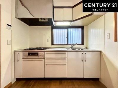 �L�b�`�� ���[�X�y�[�X���[�����Ă���A�L�b�`���܂�����������ƕۂ��Ȃ���A�L�X�Ƃ��������X�y�[�X���m�ہB���K�ȍ�Ɗ��ŁA�����̂����������X���[�Y�ɂ͂��ǂ�܂��B