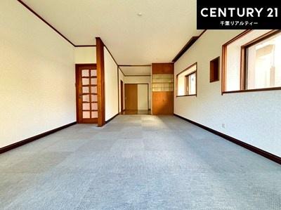 ���r���O ��؂ȉƑ����W�܂邩�炱��LDK�ɂ͂�����肽���B
�q�����������C�ɏ΂��Ȃ��瑖�����Ă���p�����������u�L���Ƃɂ��ėǂ������v�Ǝv���u�Ԃł��B