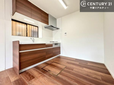 �L�b�`�� ��Ƃ肠�钲���X�y�[�X�ō�Ƃ����₷�����K�ȃL�b�`���ł��I
���q�l�ƈꏏ�ɂ��َq������y���߂�L�X�X�y�[�X�ł��B�y�����������ԂɂȂ肻���ł��ˁI