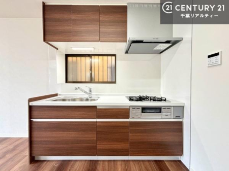 �L�b�`�� ��Ƃ����₷���V�X�e���L�b�`���ł��I���[���t���Ă���̂ŁA�����X�y�[�X�ɕ���u���Ȃ��čς݂܂��I
�L�X�g���āA���K�ɍ�Ƃ��ł��܂��I