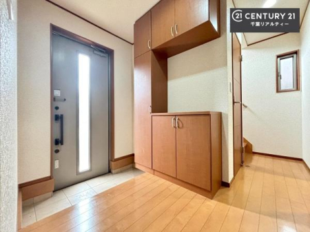 ���� �V���[�Y�{�b�N�X�t���B���ւ��Еt�����|�������₷���ł��I
�X�b�L���������ւŌ˂��J�����u�ԁA�������̂���S�n������Ԃ��o�}���Ă���܂��B